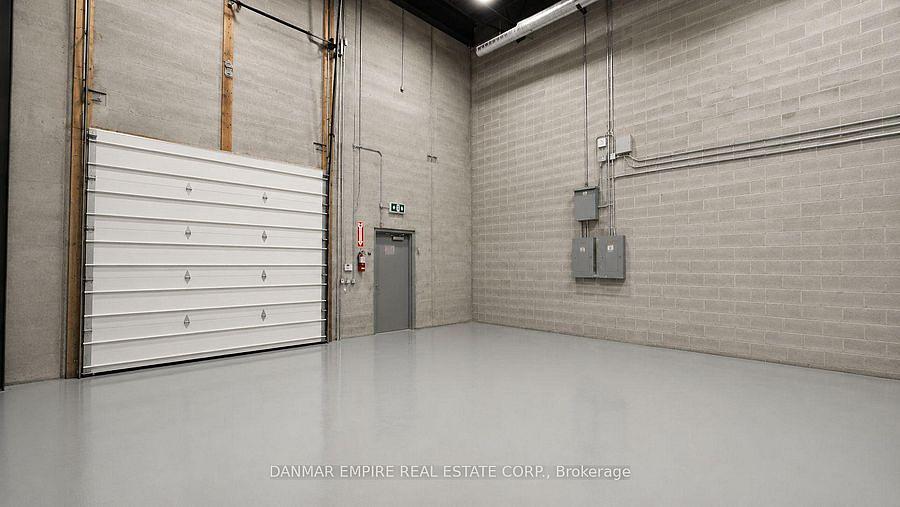 8 - 2165 Buckingham Rd, Oakville, ON