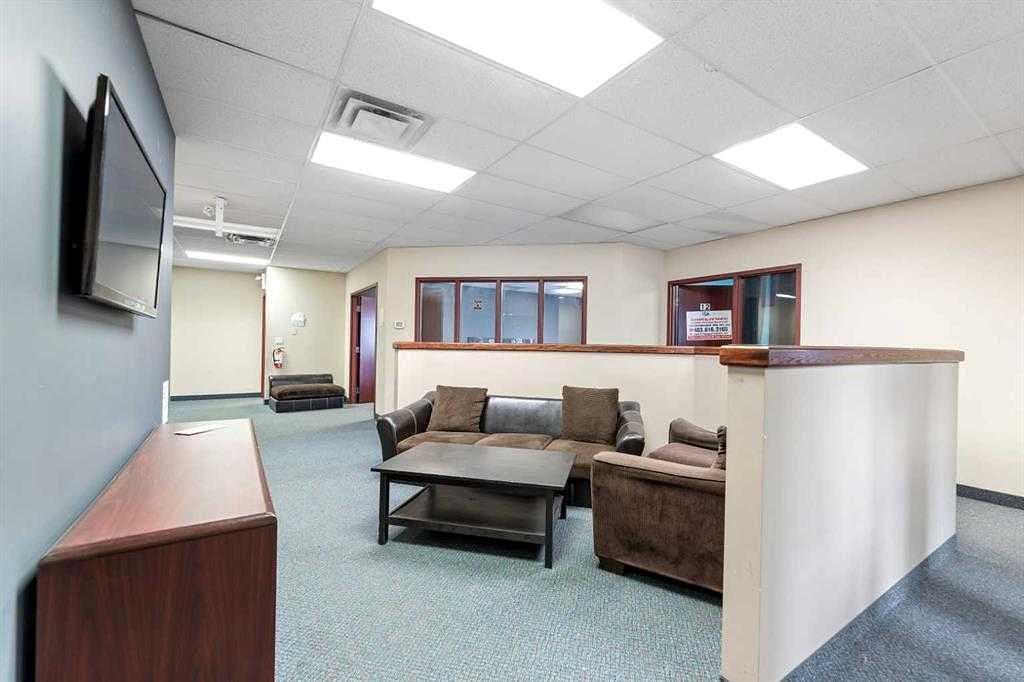 4852 50 Avenue Northeast, Calgary, AB