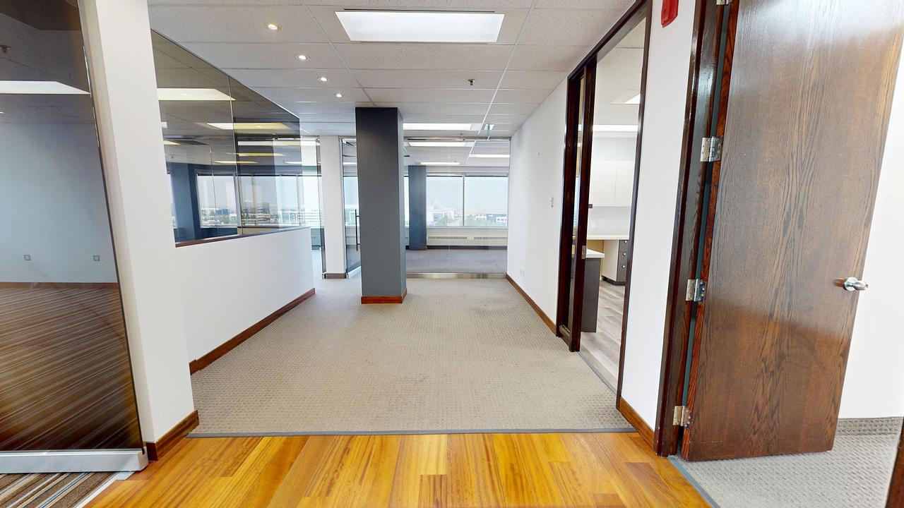 700 - 2630 Skymark Avenue, Mississauga, ON