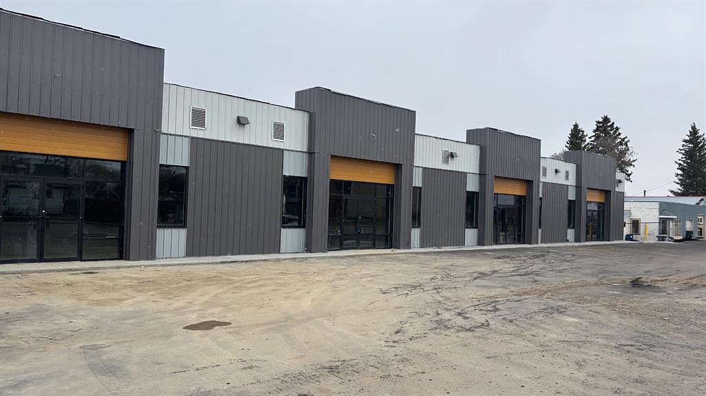 100 - 5407 50 Street, Ponoka, AB