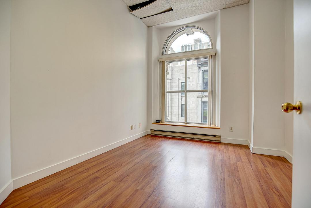 Office - 204 Rue Notre-Dame Ouest, Montréal, QC