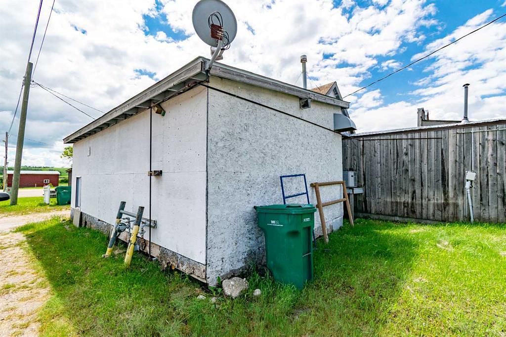 44 Main Street East, Big Valley, AB