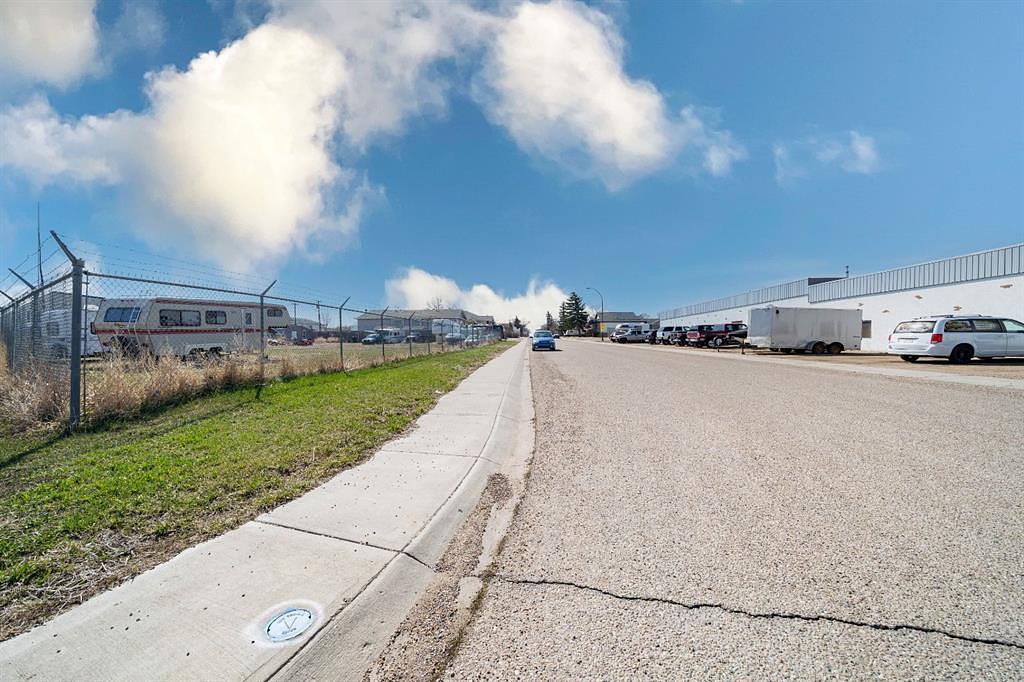 5 Street Northeast, Redcliff, AB