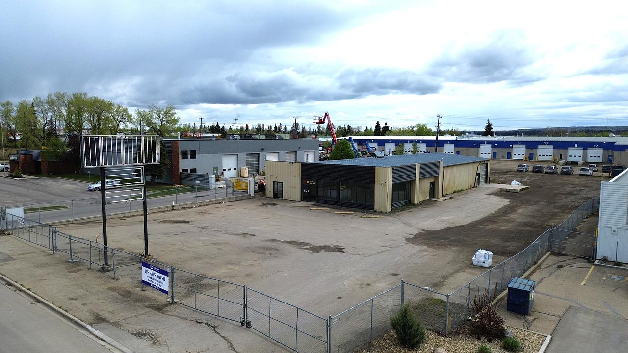 7895 50 Avenue, Red Deer, AB