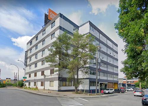 8710 Avenue du Parc, Montréal, QC
