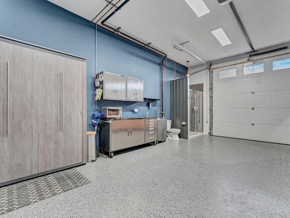 133 South Railway Avenue, Irvine, AB