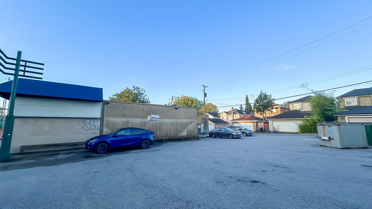 8273 Oak Street, Vancouver, BC