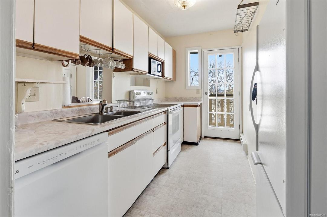 1043 Belmont Avenue, Victoria, BC
