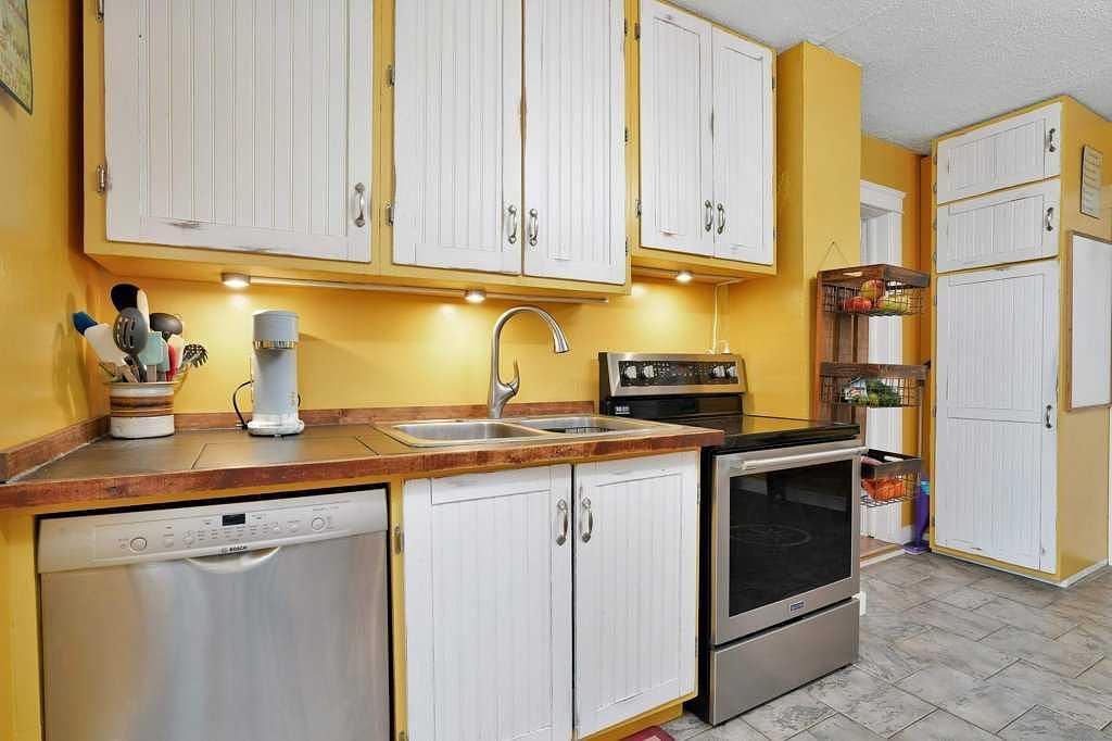 39212A - Highway 766, Red Deer County, AB
