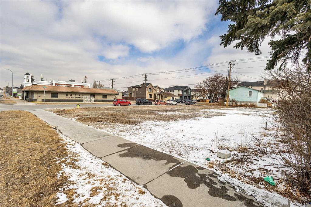 2620 Centre Street North, Calgary, AB
