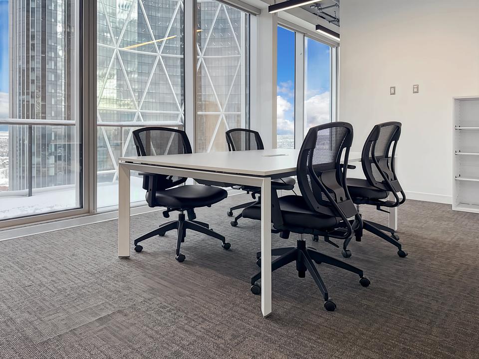 685 Centre Street South, Calgary, AB