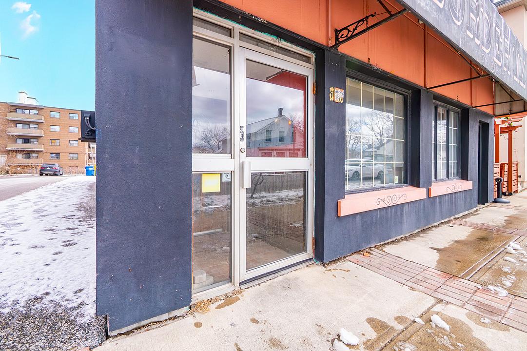 277 Queen Street South, Mississauga, ON