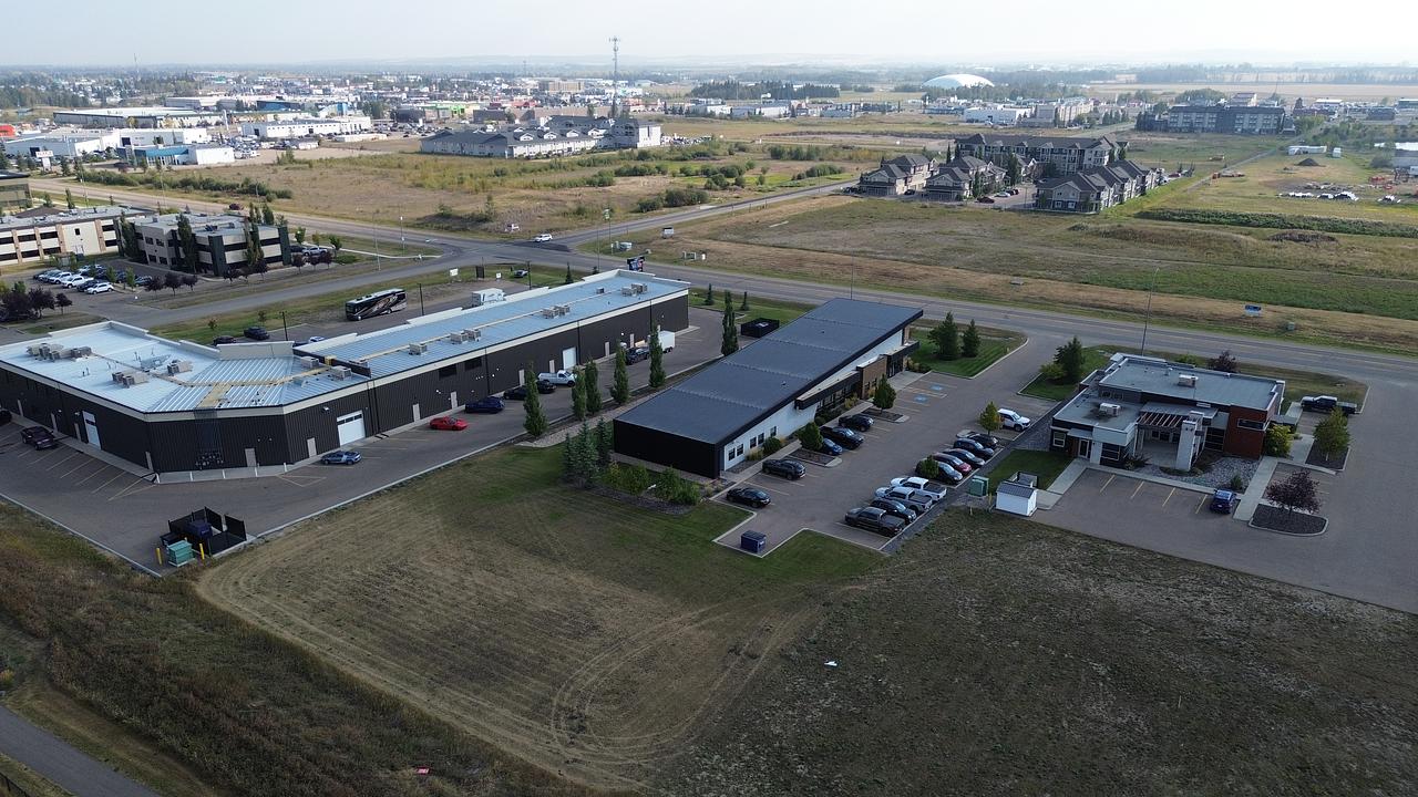 Building - 518 Laura Avenue, Red Deer County, AB