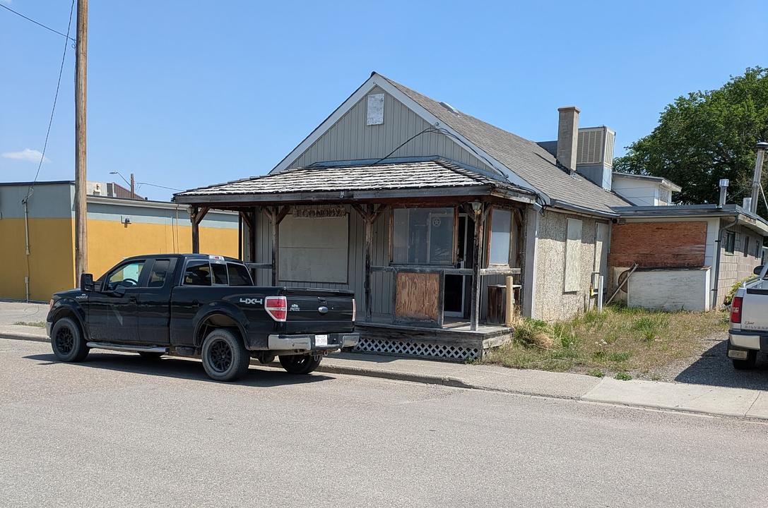 991 St John Ave, Pincher Creek, AB