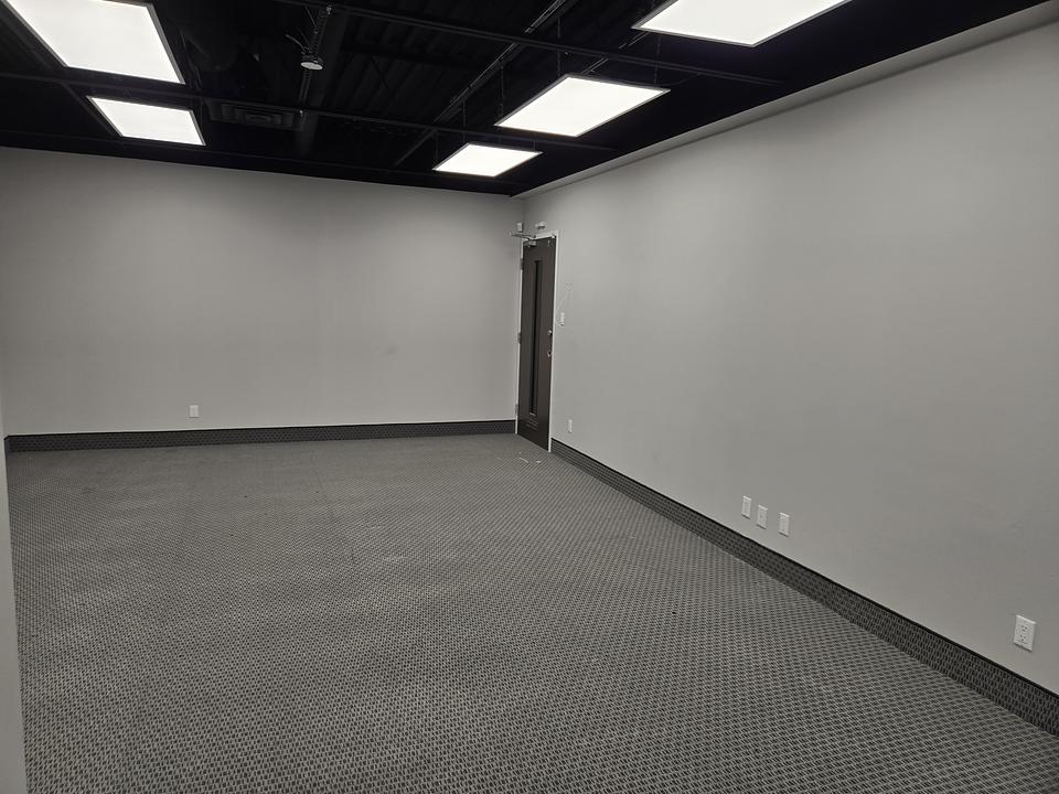 Mini Offices - 17 Grenfell Crescent, Ottawa, ON