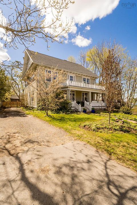 12 Linden Avenue, Wolfville, NS