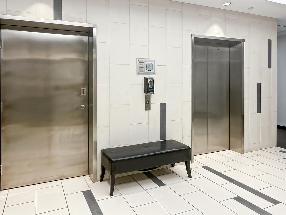 600 - 1111 Boulevard Dr.-Frederik-Philips, Montréal, QC