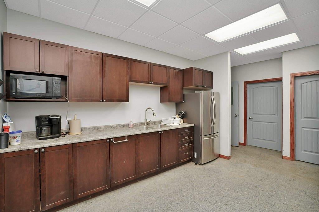 1101 Main Avenue East, Sundre, AB