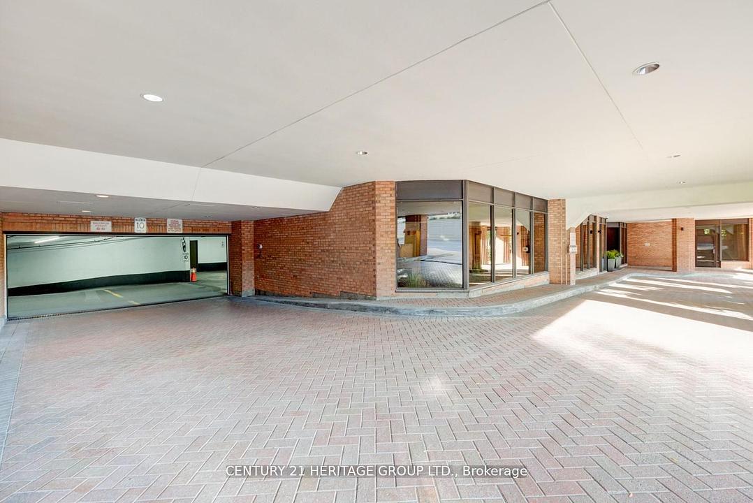 101 - 2900 Yonge Street, Toronto, ON