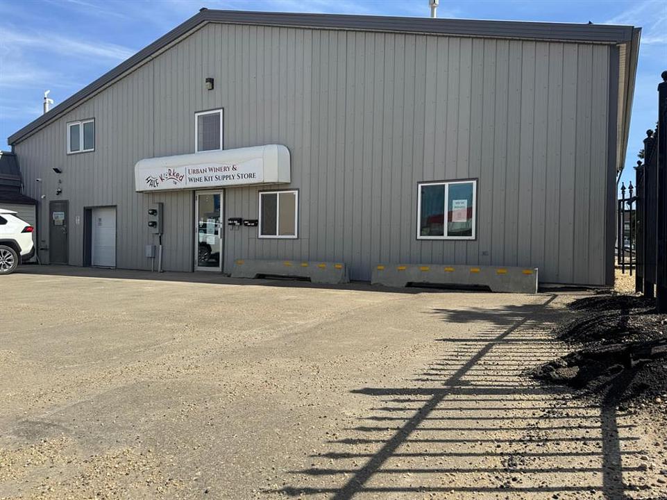 B - 6223 48 Avenue, Camrose, AB