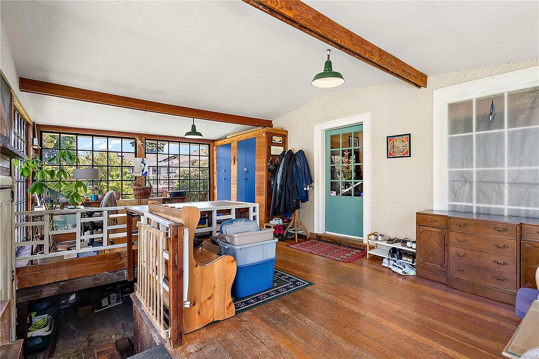 1736 Haultain Street, Victoria, BC