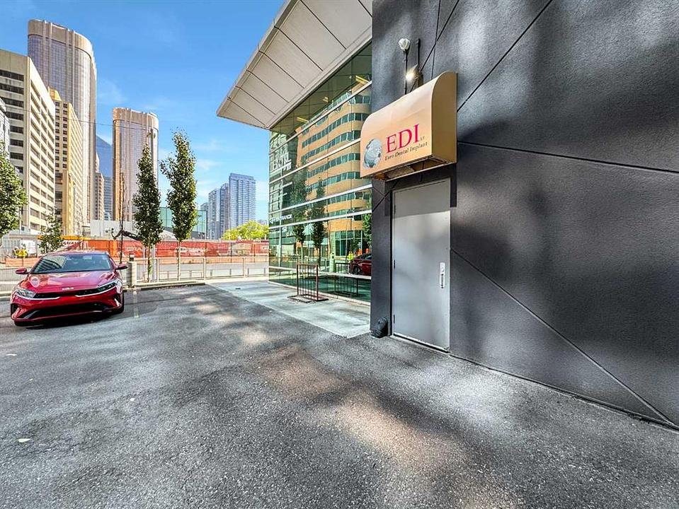902 9 Avenue Southwest, Calgary, AB
