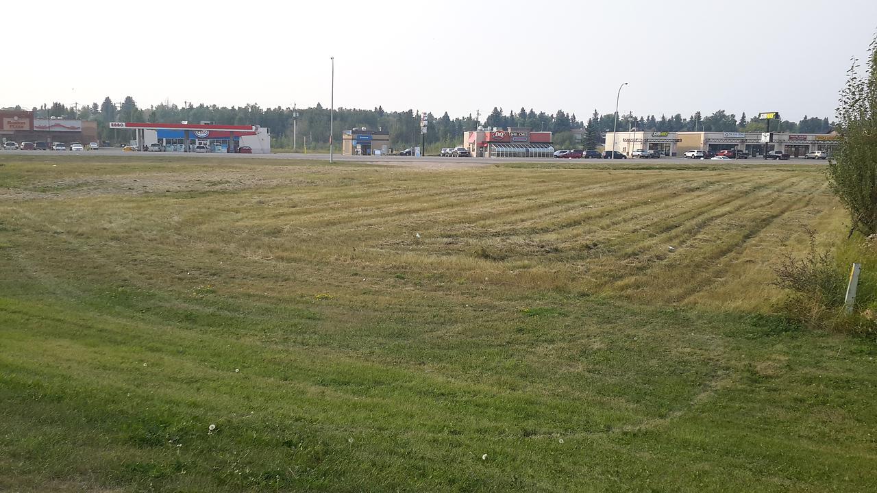 4801 HWY 2A/5802-48 Ave, Ponoka, AB