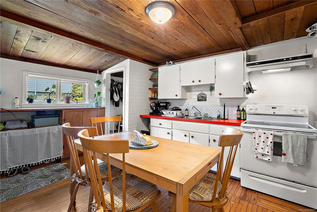 1736 Haultain Street, Victoria, BC