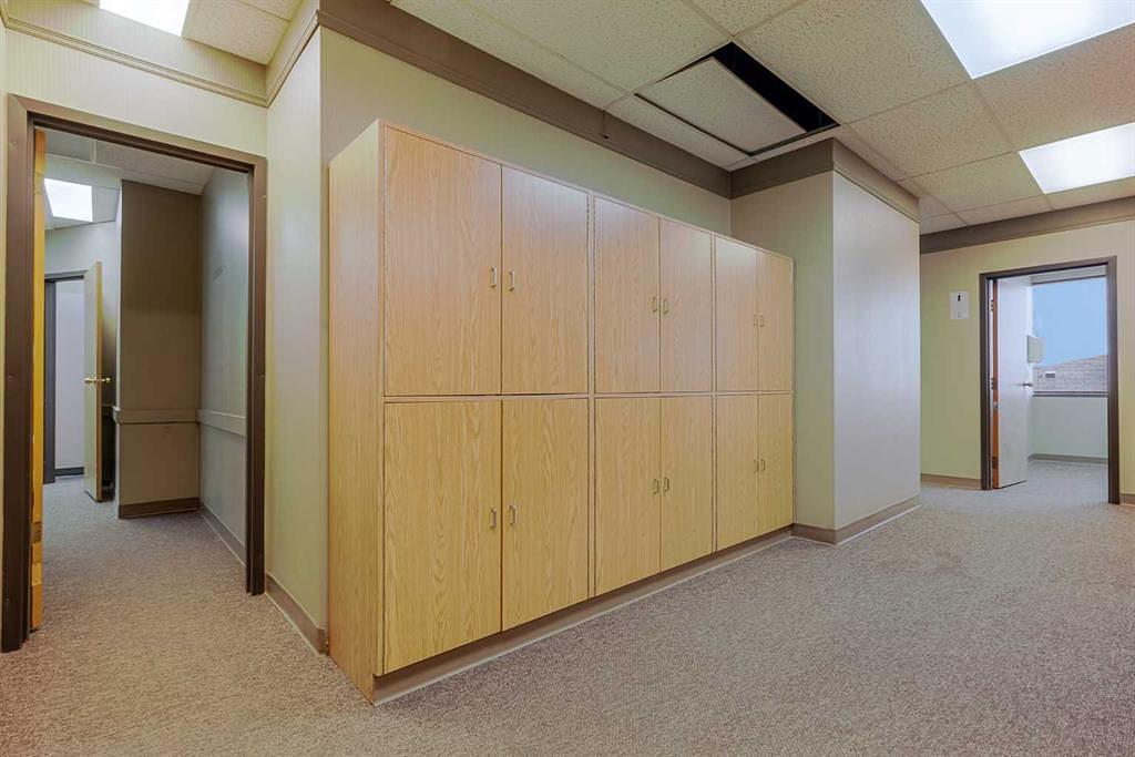 200 - 40 Elizabeth Street, Okotoks, AB