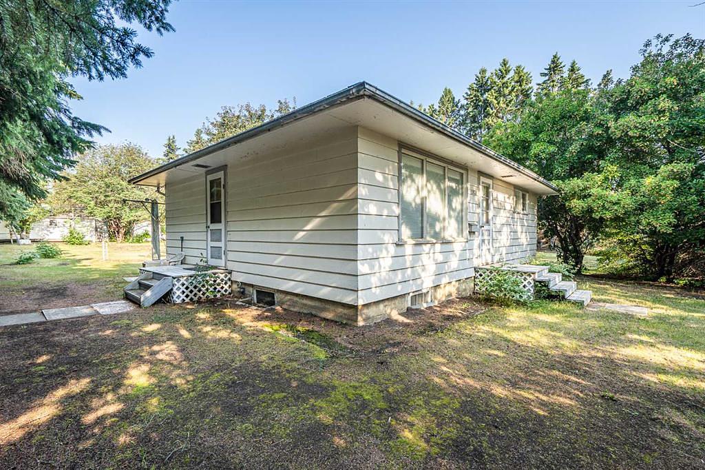 3302 50 Avenue, Lloydminster, AB