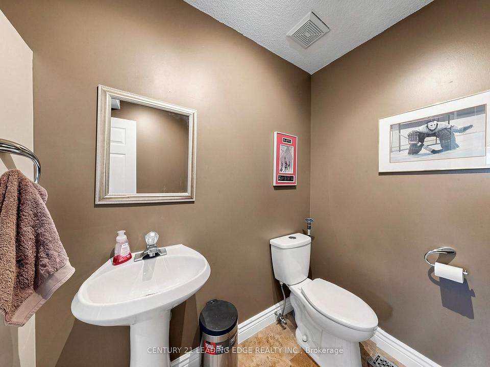 21 Metro Road South, Georgina, ON
