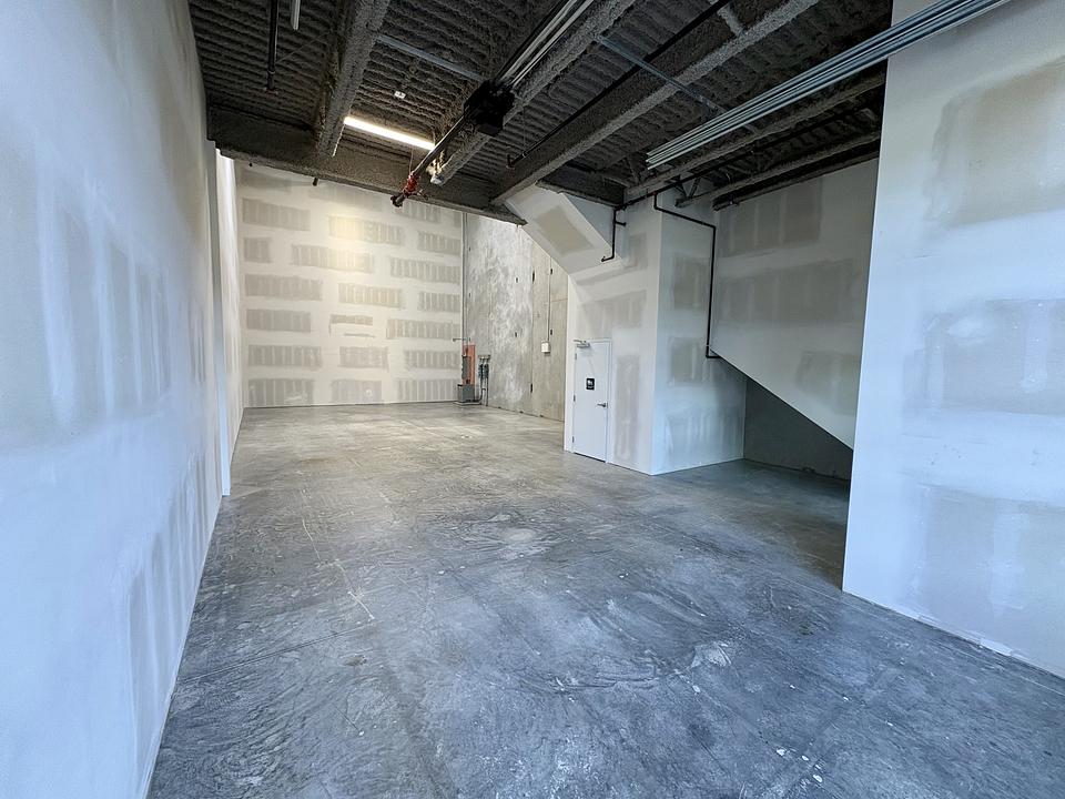 101 - 2660 Barnet Highway, Coquitlam, BC
