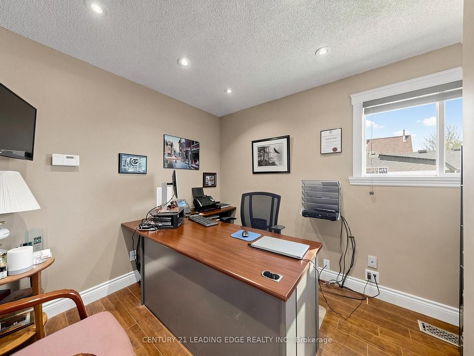 21 Metro Road South, Georgina, ON
