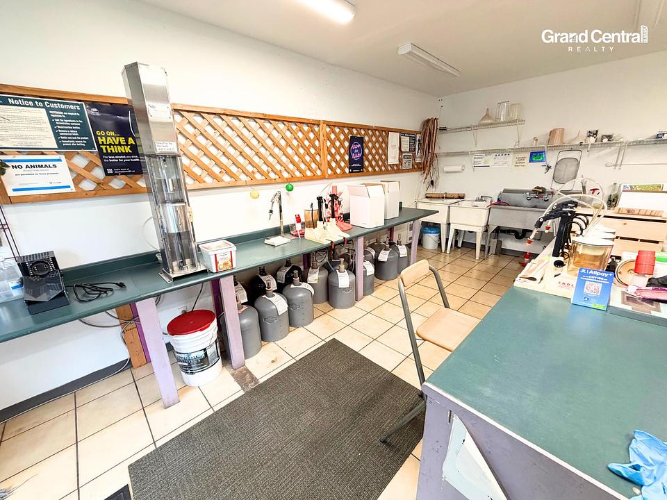 6833 Merritt Avenue, Burnaby, BC