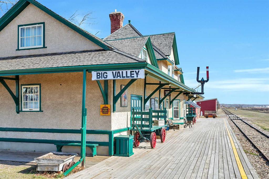 48 Main Street East, Big Valley, AB