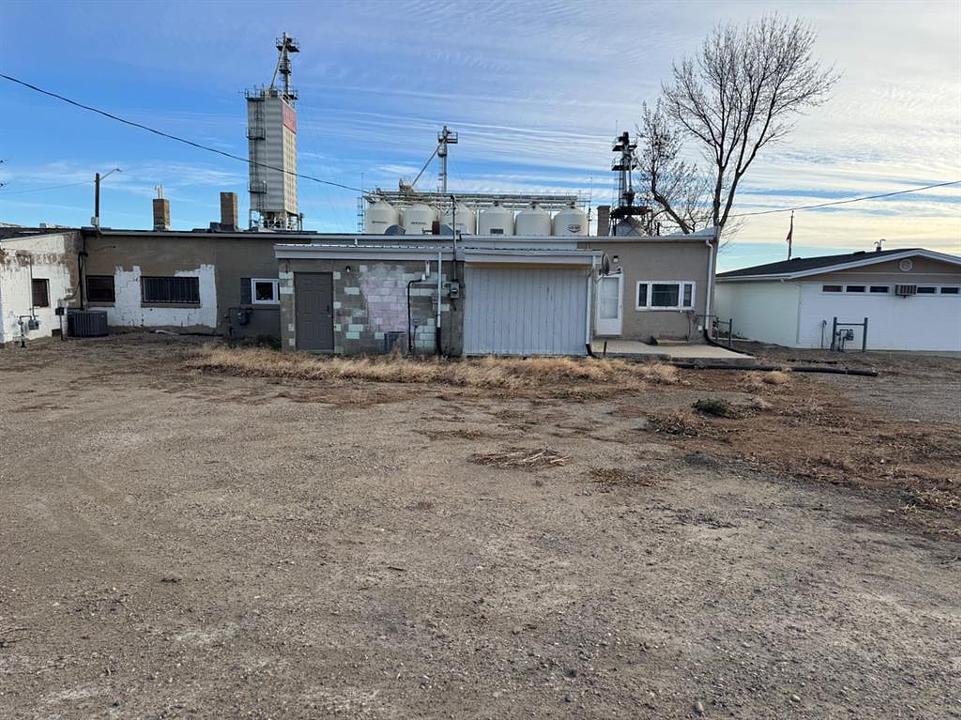 14 Railway Avenue South, Lomond, AB