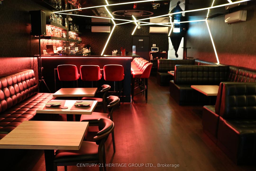 1116 Dundas Street West, Toronto, ON
