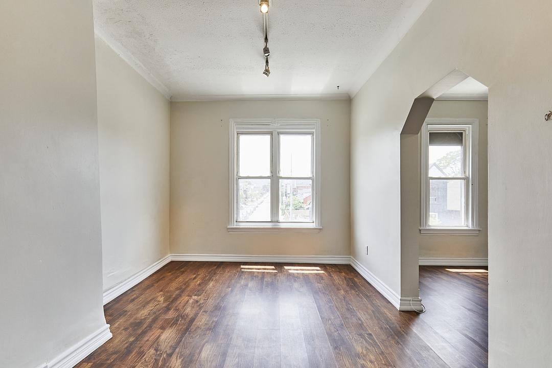 363 Barton Street East, Hamilton, ON