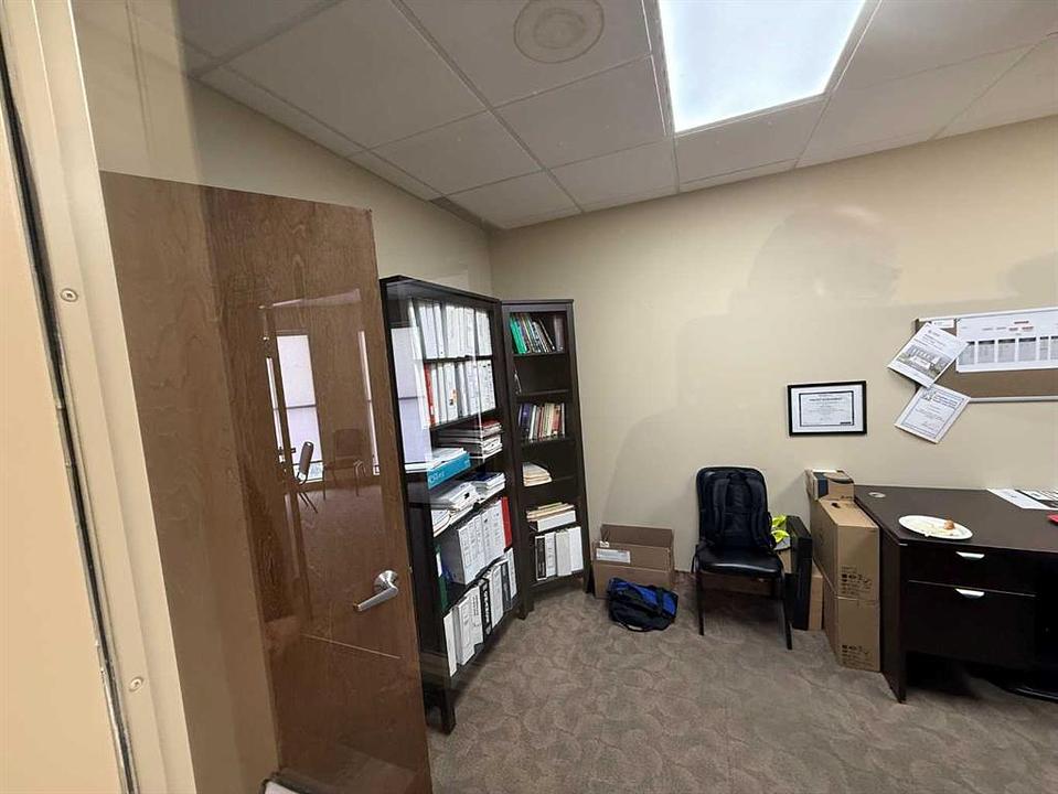 220 - 52 Gateway Drive Northeast, Airdrie, AB