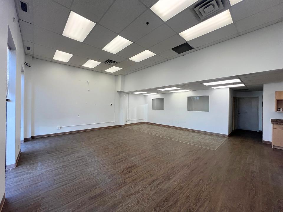 2221 41 Ave NE, Calgary, AB