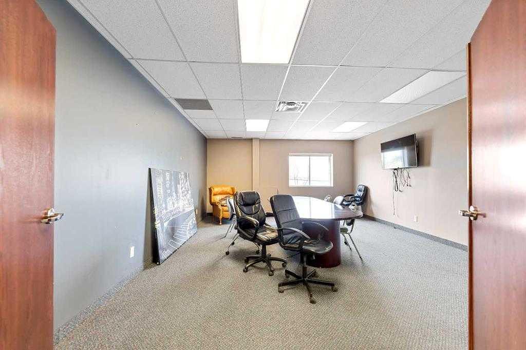 4852 50 Avenue Northeast, Calgary, AB