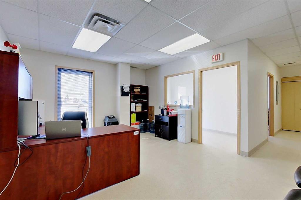 3 - 8 Gateway Boulevard, Alhambra, AB