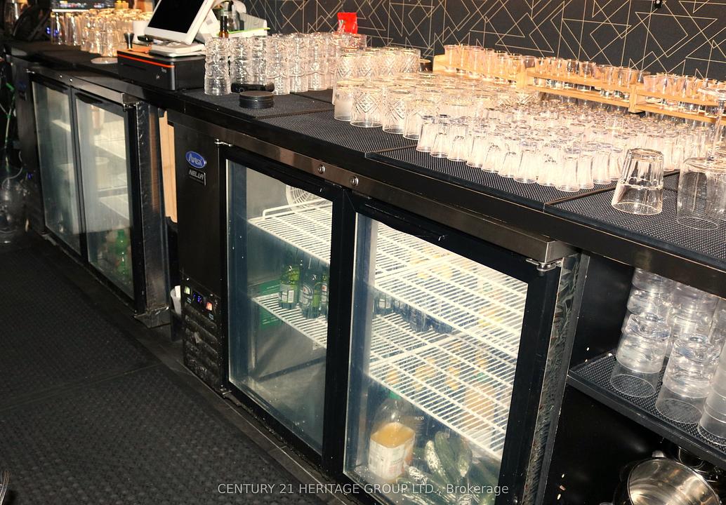 1116 Dundas Street West, Toronto, ON