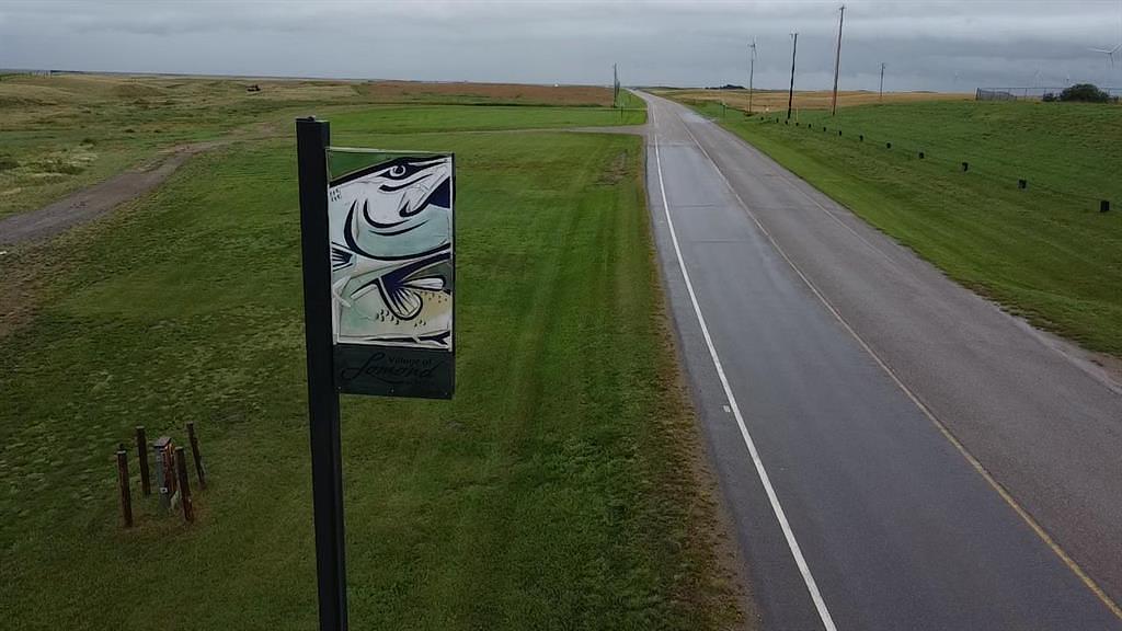 Railway Avenue South, Lomond, AB