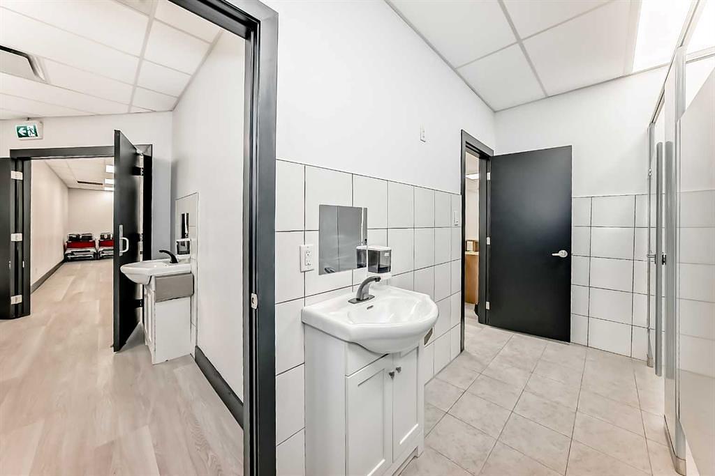 5,9,15 - 1015 Centre Street Northwest, Calgary, AB